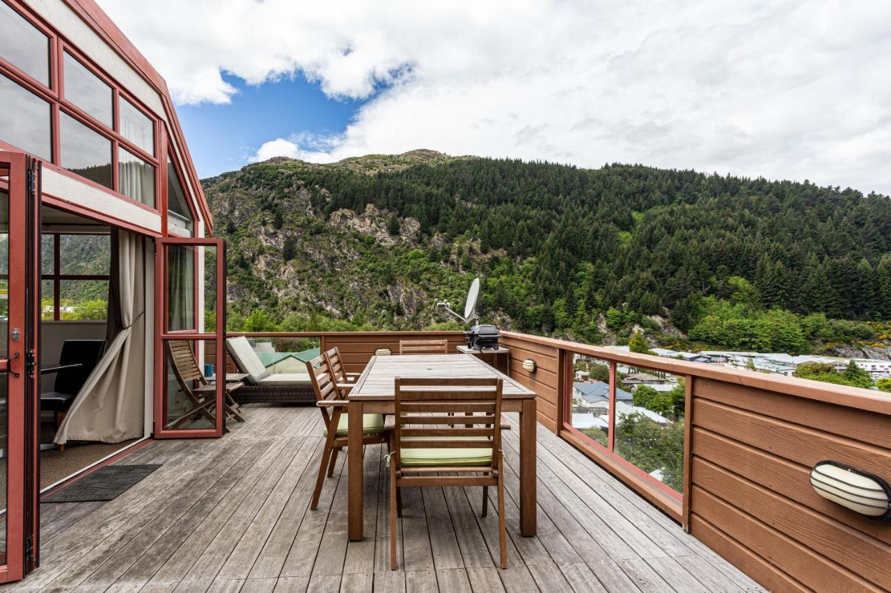 Hot Tub And Views Over Central Queenstown - Entire Holiday House Exterior foto
