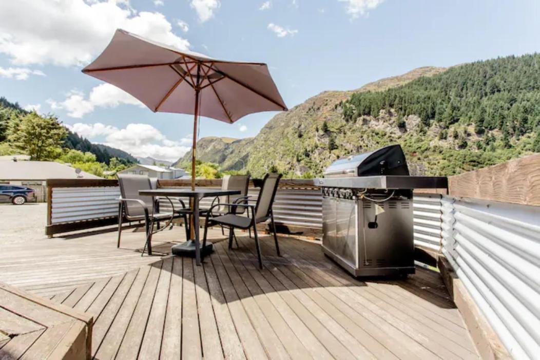 Hot Tub And Views Over Central Queenstown - Entire Holiday House Exterior foto