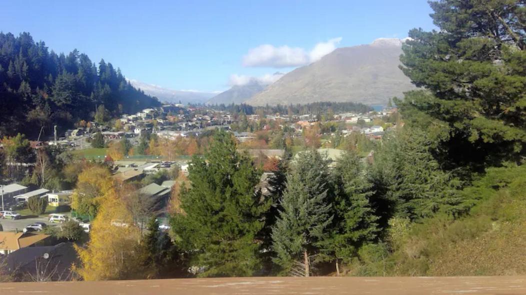 Hot Tub And Views Over Central Queenstown - Entire Holiday House Exterior foto