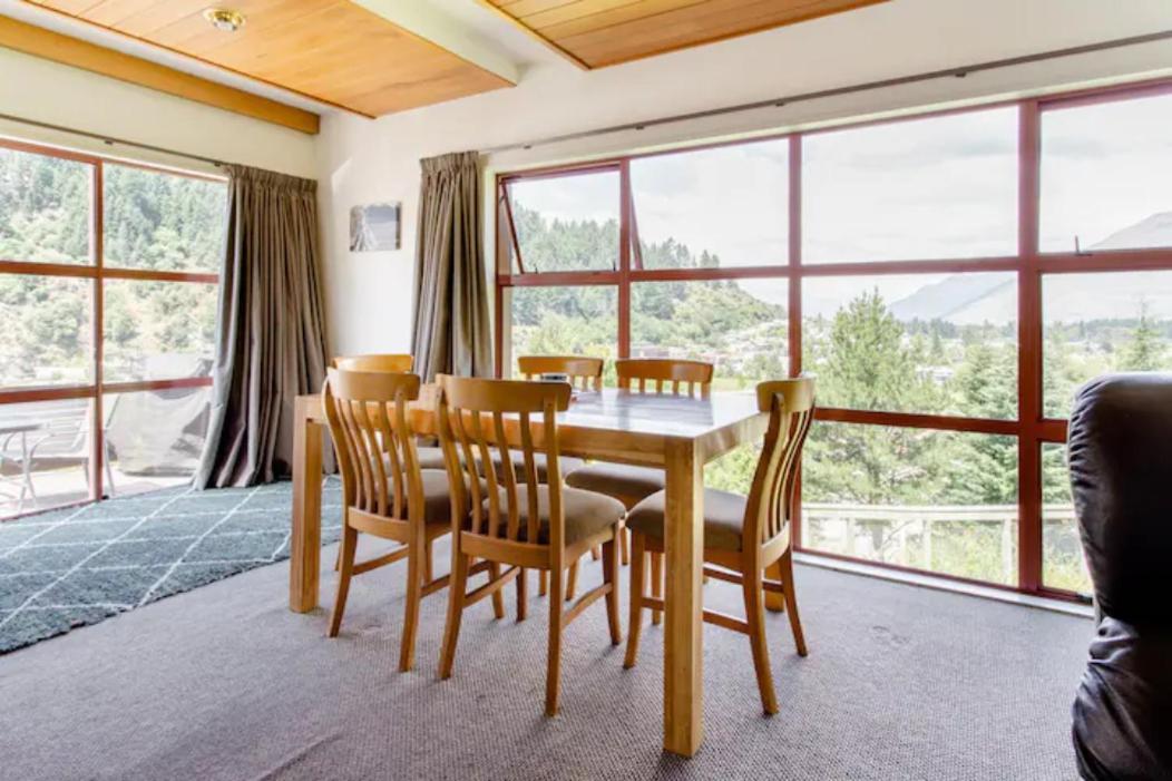 Hot Tub And Views Over Central Queenstown - Entire Holiday House Exterior foto