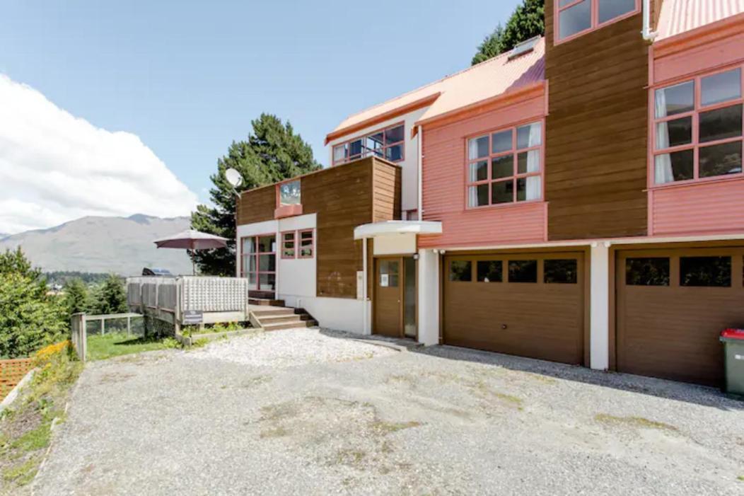 Hot Tub And Views Over Central Queenstown - Entire Holiday House Exterior foto