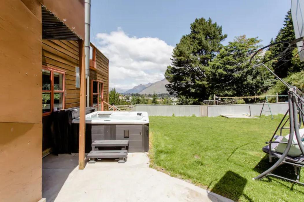 Hot Tub And Views Over Central Queenstown - Entire Holiday House Exterior foto