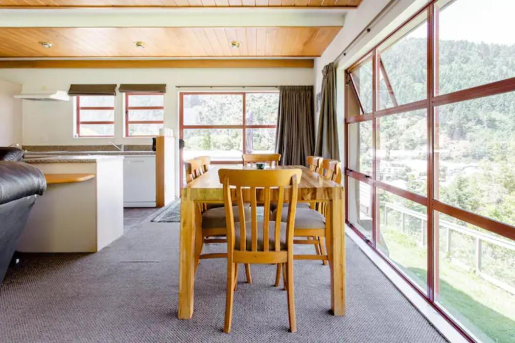 Hot Tub And Views Over Central Queenstown - Entire Holiday House Exterior foto